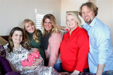 Sister wives robyn - Nov 29, 2023 · Robyn Brown Says She Dreams of a Functional 'Sister Wives' Family — but Doesn't 'Have Expectations' (Exclusive) Kody Brown with his wives and children. Joe Pugliese/TLC/Everett 